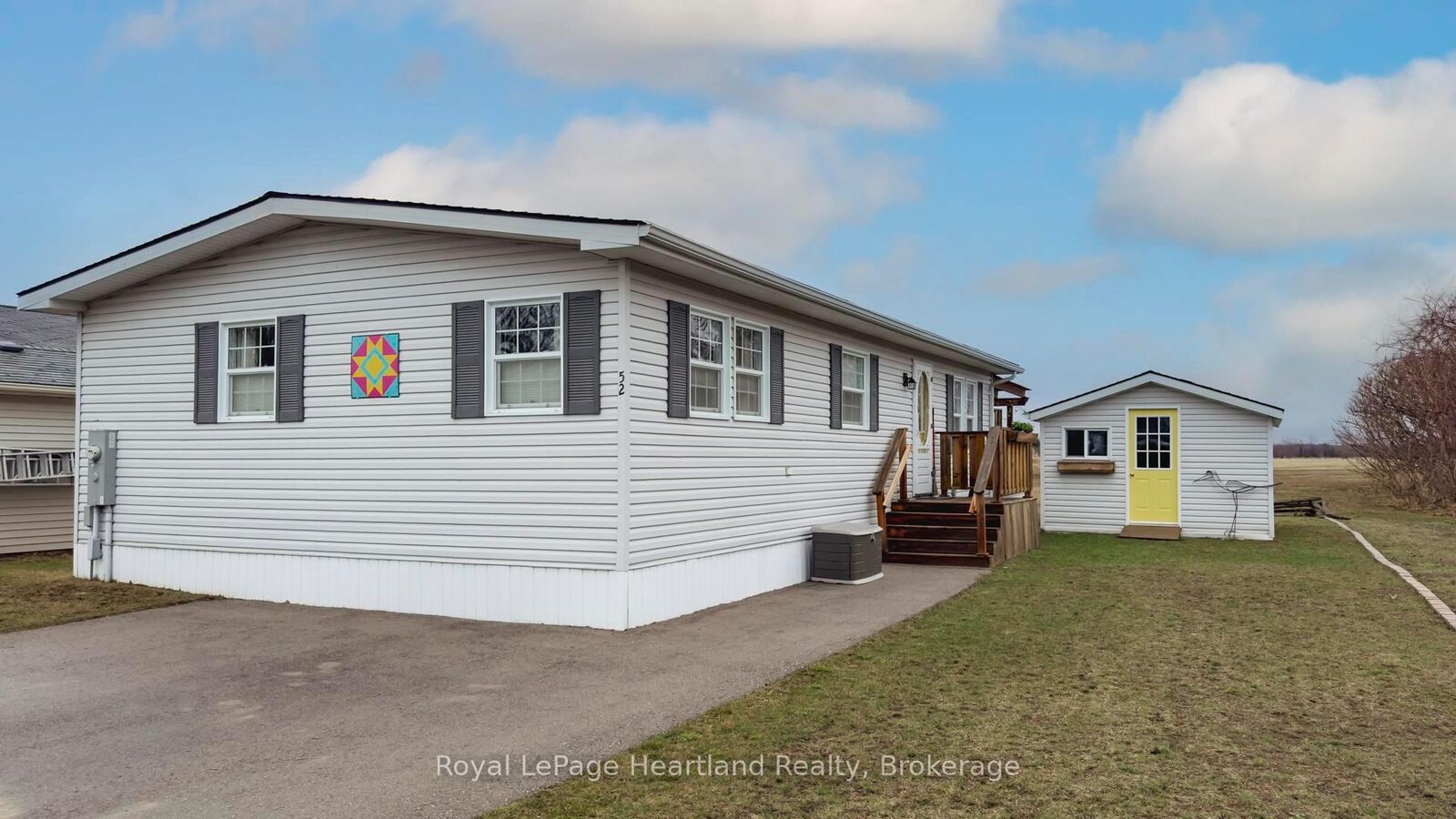 Property Photo:  52 Algonquin Lane  ON N7A 3Y2 