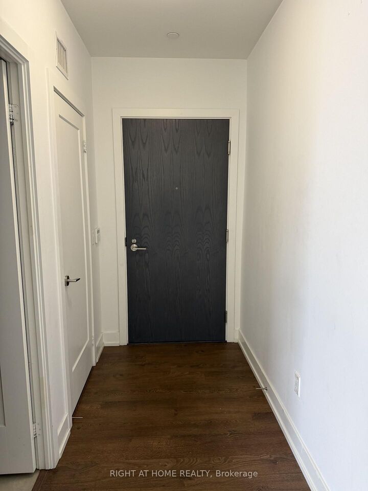 Property Photo:  9 Mabelle Avenue 2916  ON M9A 0E1 