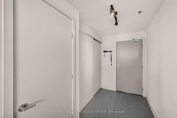 Property Photo:  203 Catherine Street 14  ON K2P 1J5 