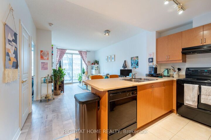 Property Photo:  28 Byng Avenue 301  ON M2N 7H4 