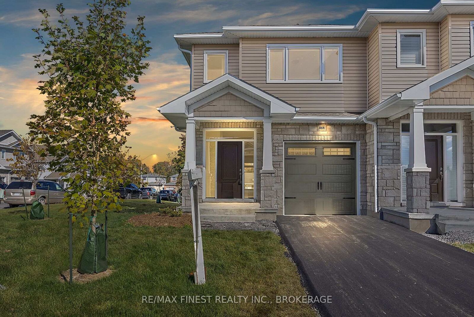 Property Photo:  215 Heritage Park Drive  ON K7R 3Y1 