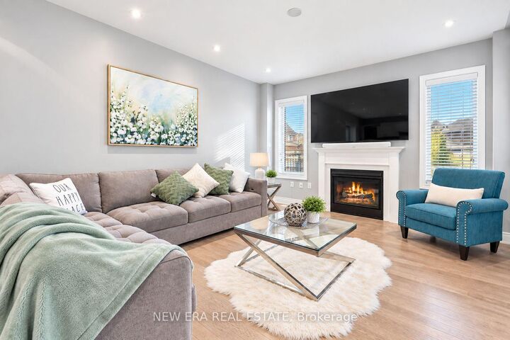 Property Photo:  124 Walker Boulevard  ON L9R 0R1 