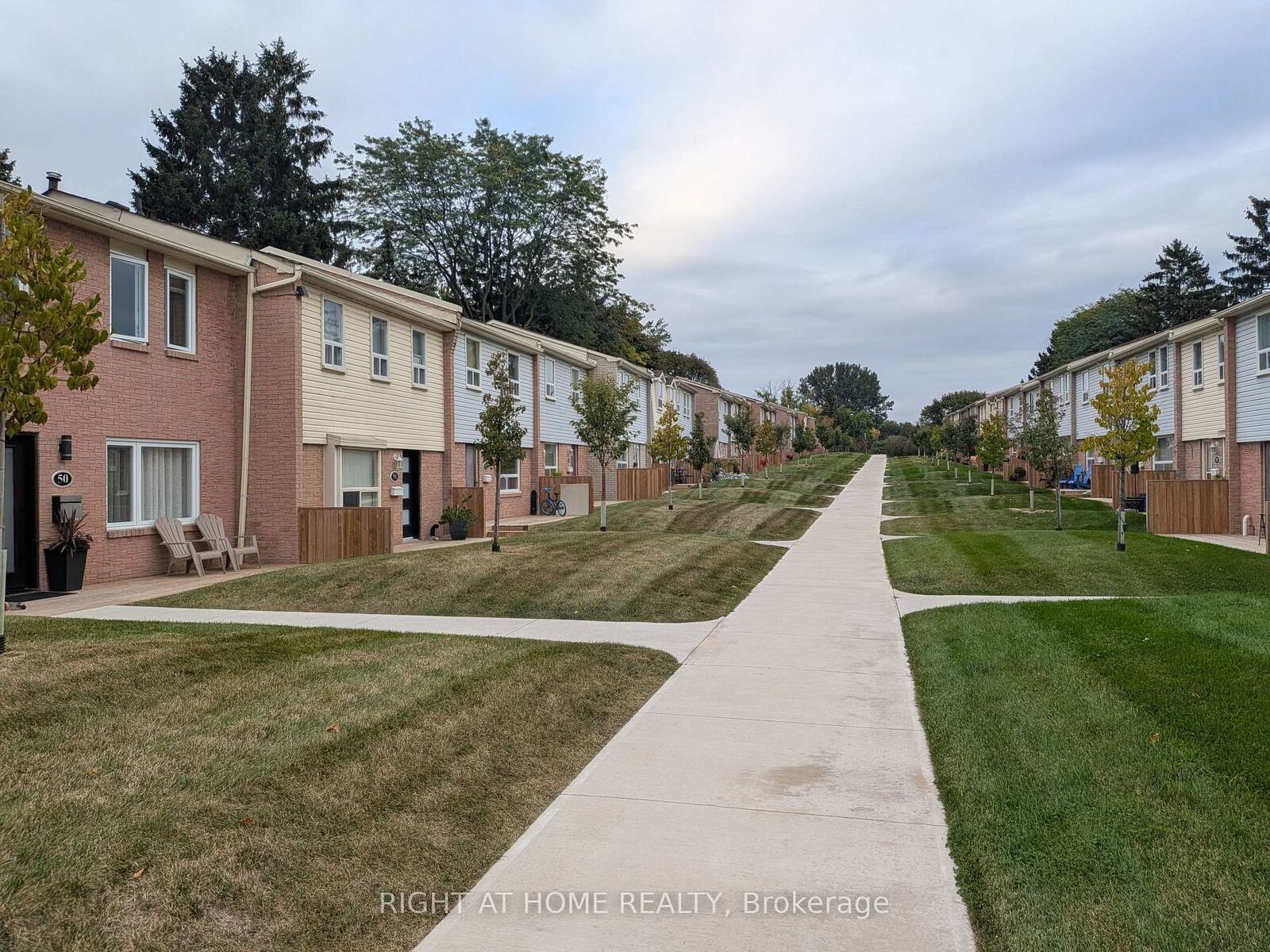 Property Photo:  1055 Shawnmarr Road 53  ON L5H 3V2 
