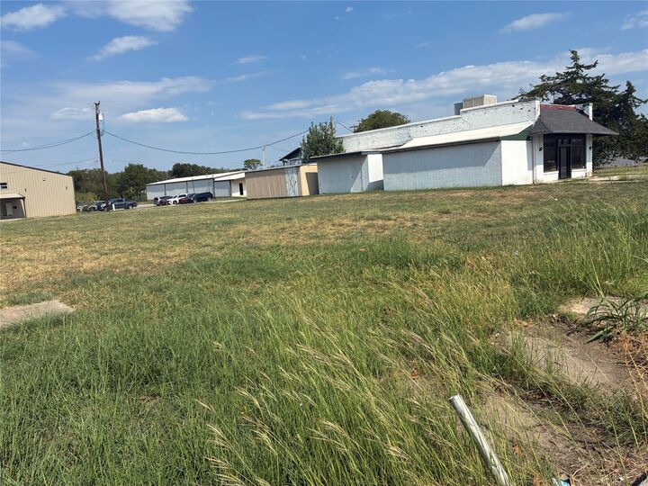 Property Photo:  911 W Main  OK 73401 