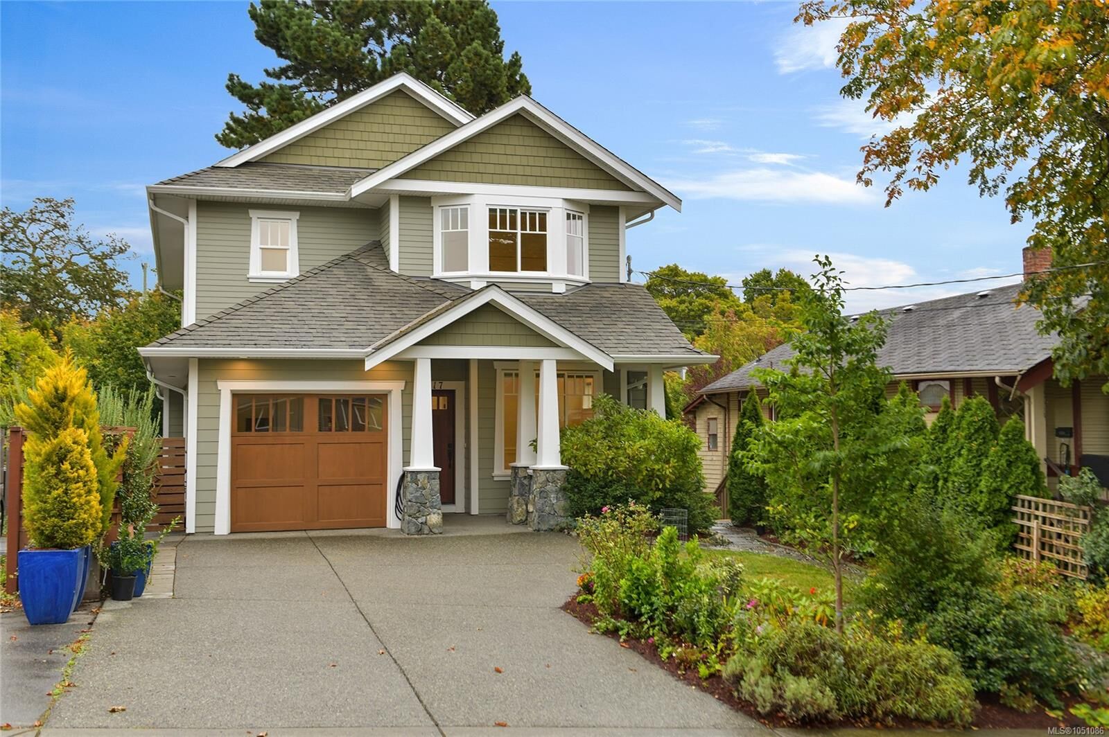 Property Photo:  2517 Asquith St  BC V8R 3Y2 
