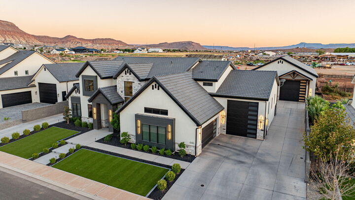 Property Photo:  646 E Pine St  UT 84780 