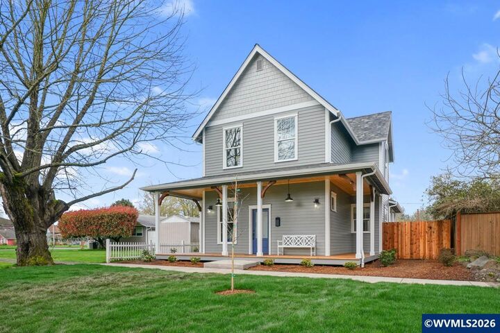 Property Photo:  46 Walnut St  OR 97351 
