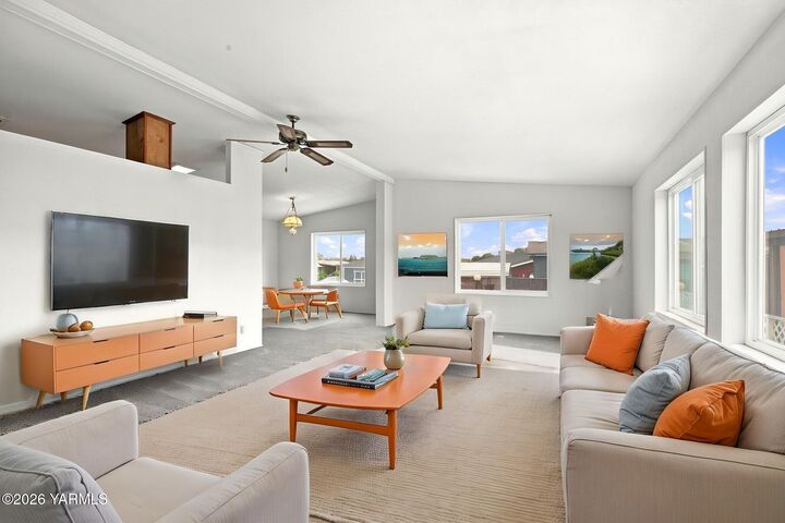 Property Photo: 1100 S Euclid Rd WA 98930