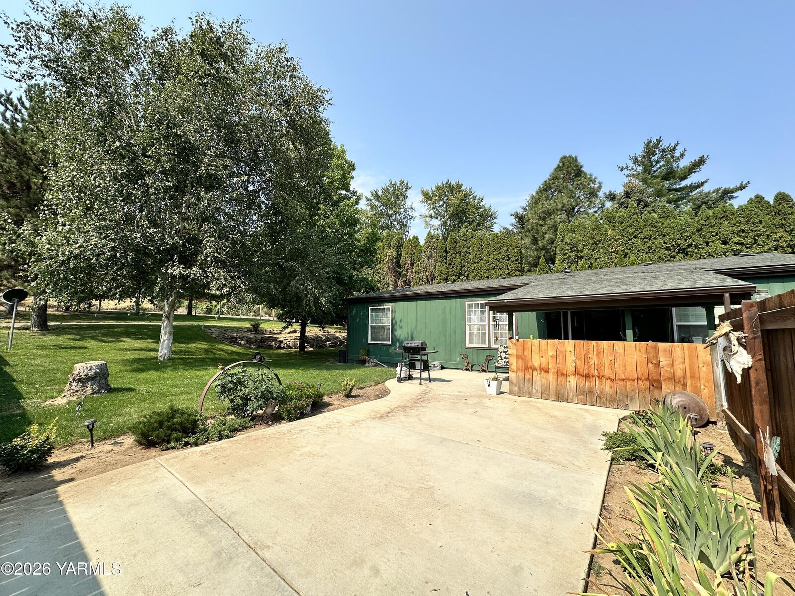 Property Photo:  30 Golden Ln  WA 98908 