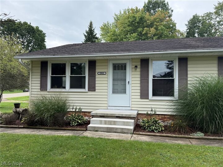 Property Photo: 2902 Thackeray Avenue NW OH 44646
