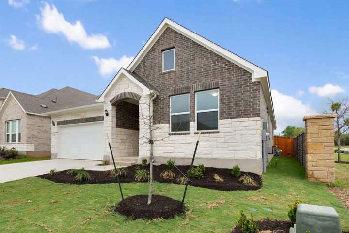 Property Photo: 553 Redding Way TX 78633