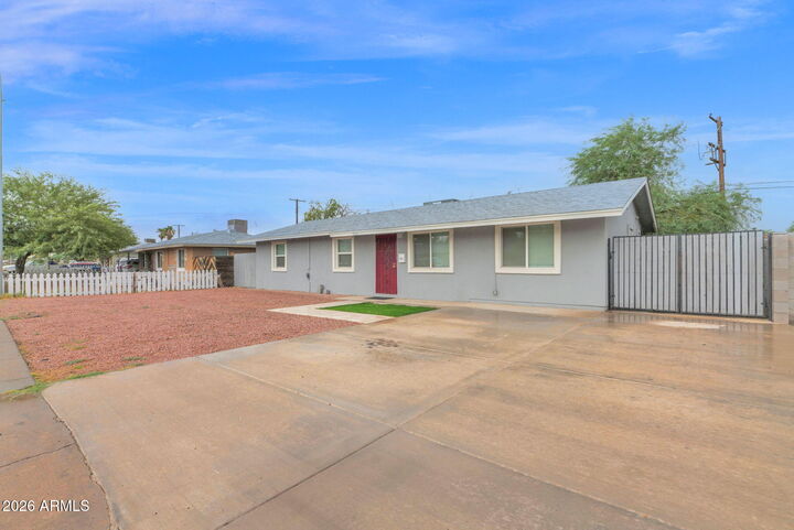 Property Photo:  2021 E 10th Street  AZ 85281 