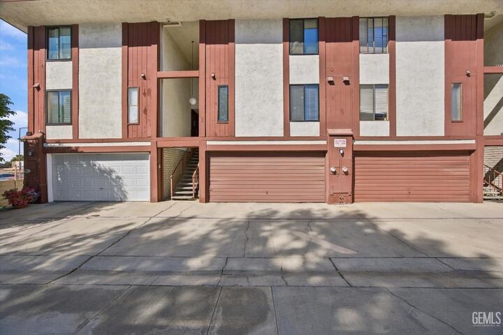 Property Photo:  2626 Cleo Court 24  CA 93306 