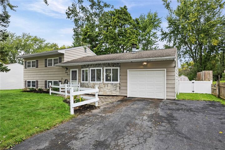 Property Photo:  37 Green Acorn Lane  NY 14467 