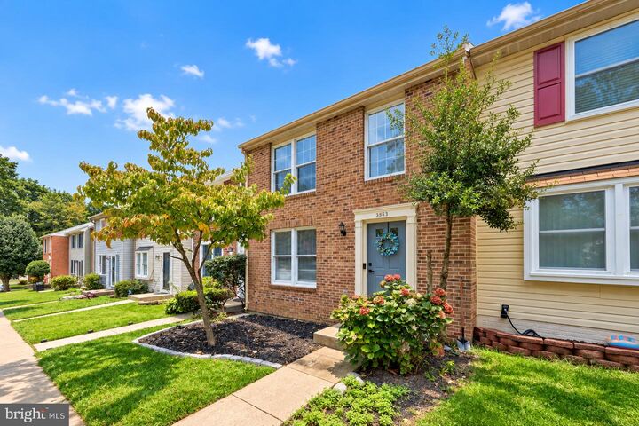 Property Photo: 3863 Sunny Brook Court VA 22192