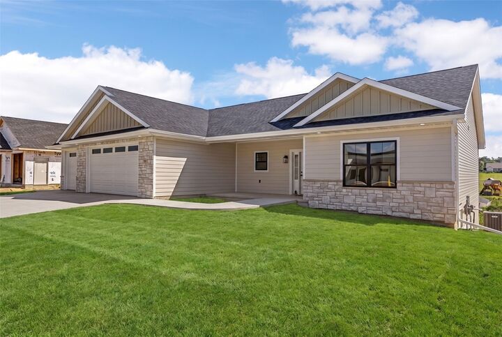 Property Photo:  524 Park View Court  IA 52314 