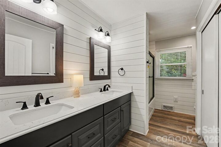 Property Photo:  211 W 21st Street  NC 28081 
