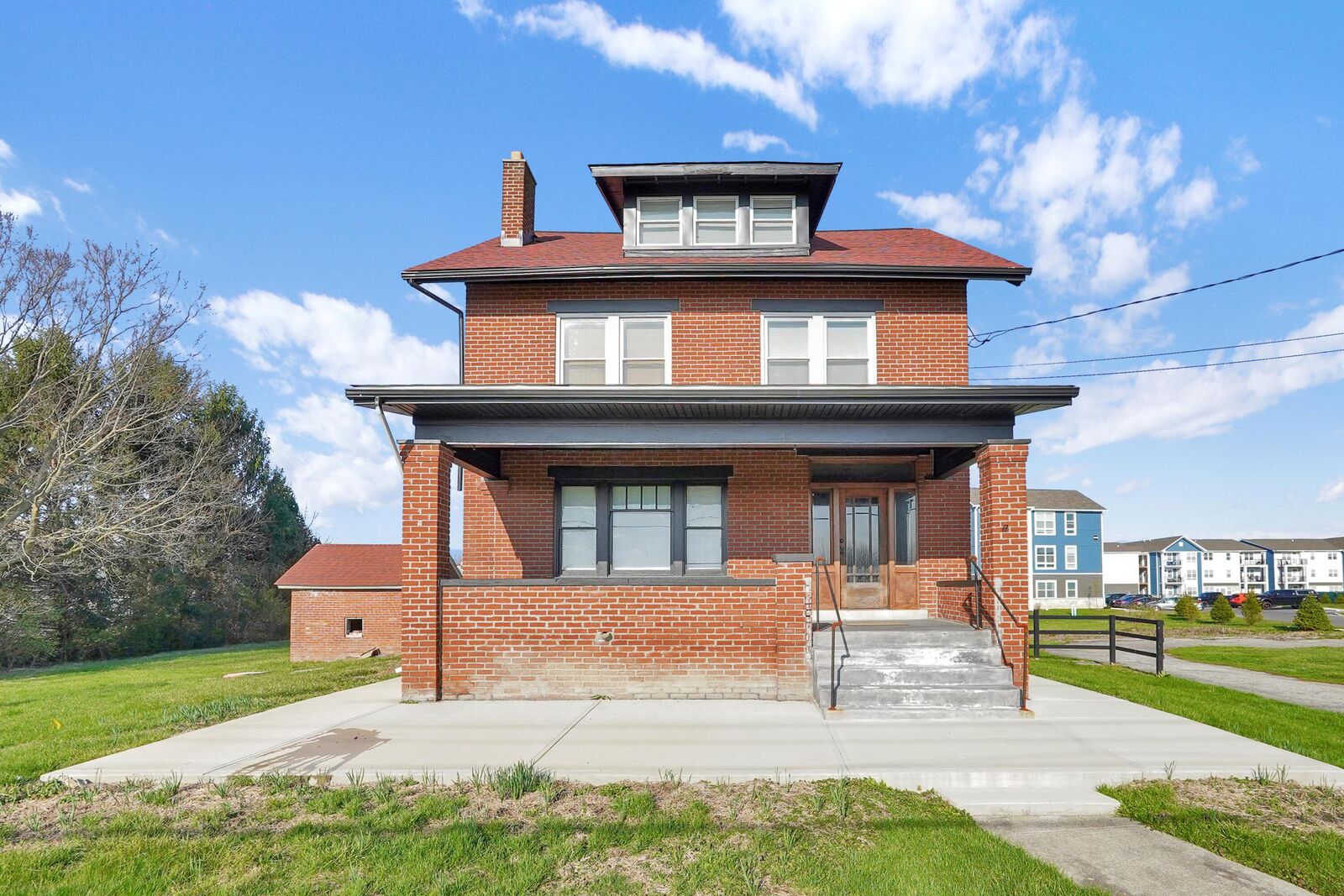 Property Photo:  