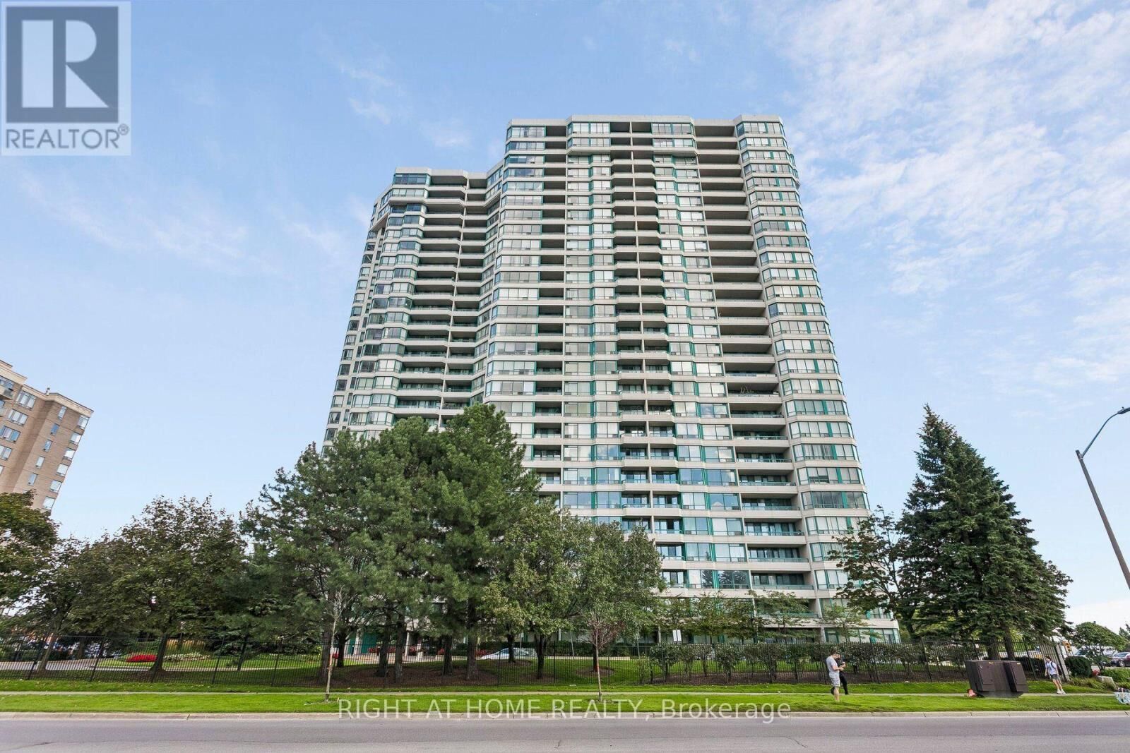 Property Photo:  550 Webb Drive 612  ON L5B 3Y4 