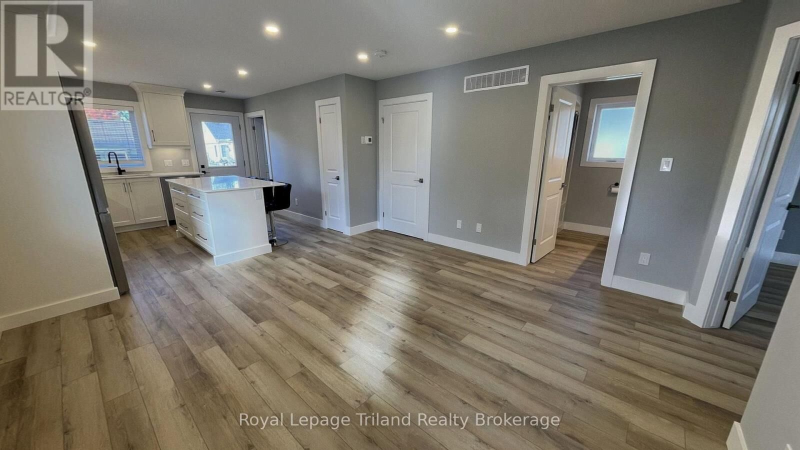 Property Photo:  695 Hayball Street 1  ON N4S 4Z5 