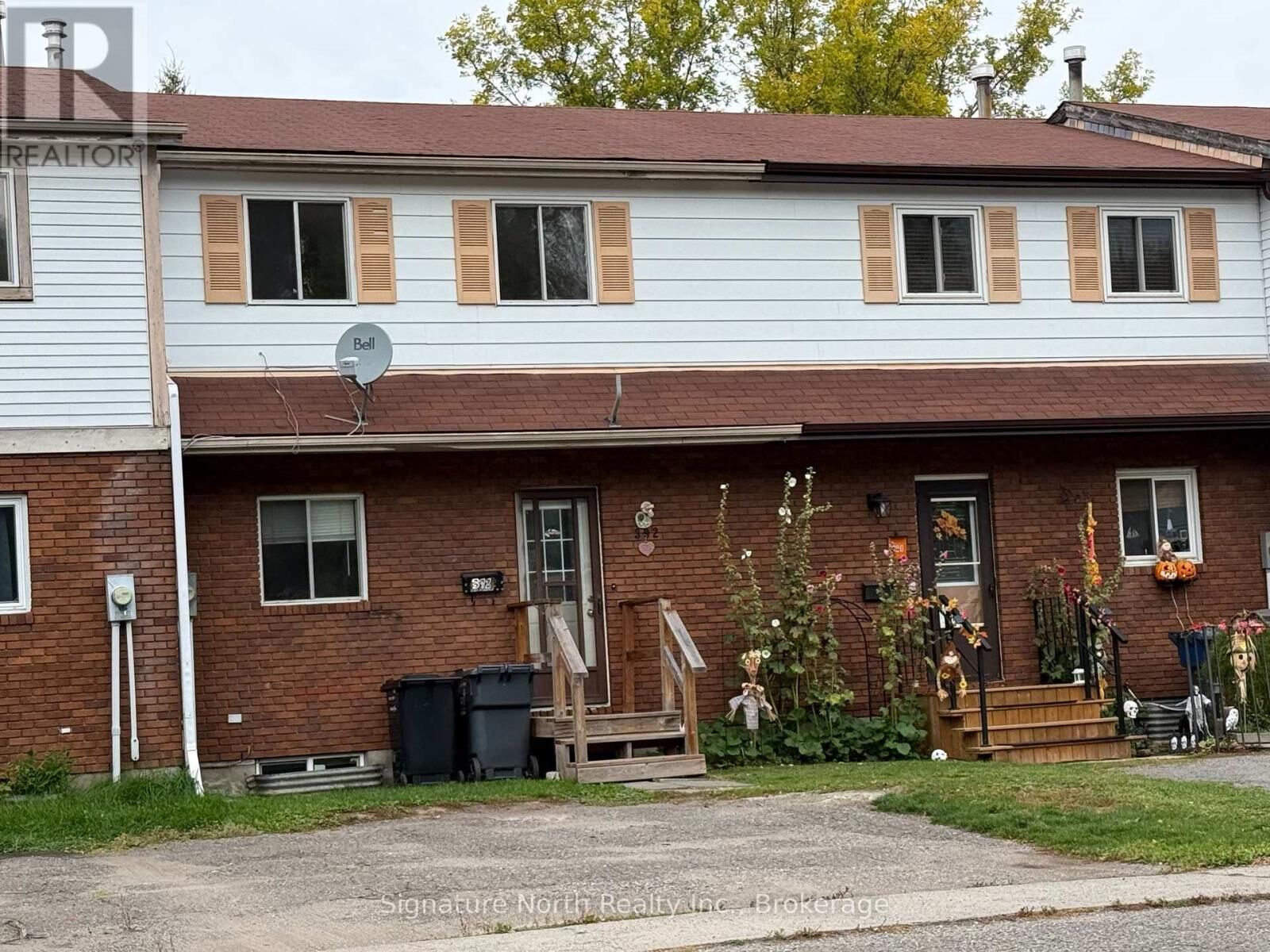 Property Photo:  392 Wentworth Crescent  ON P7A 7S8 