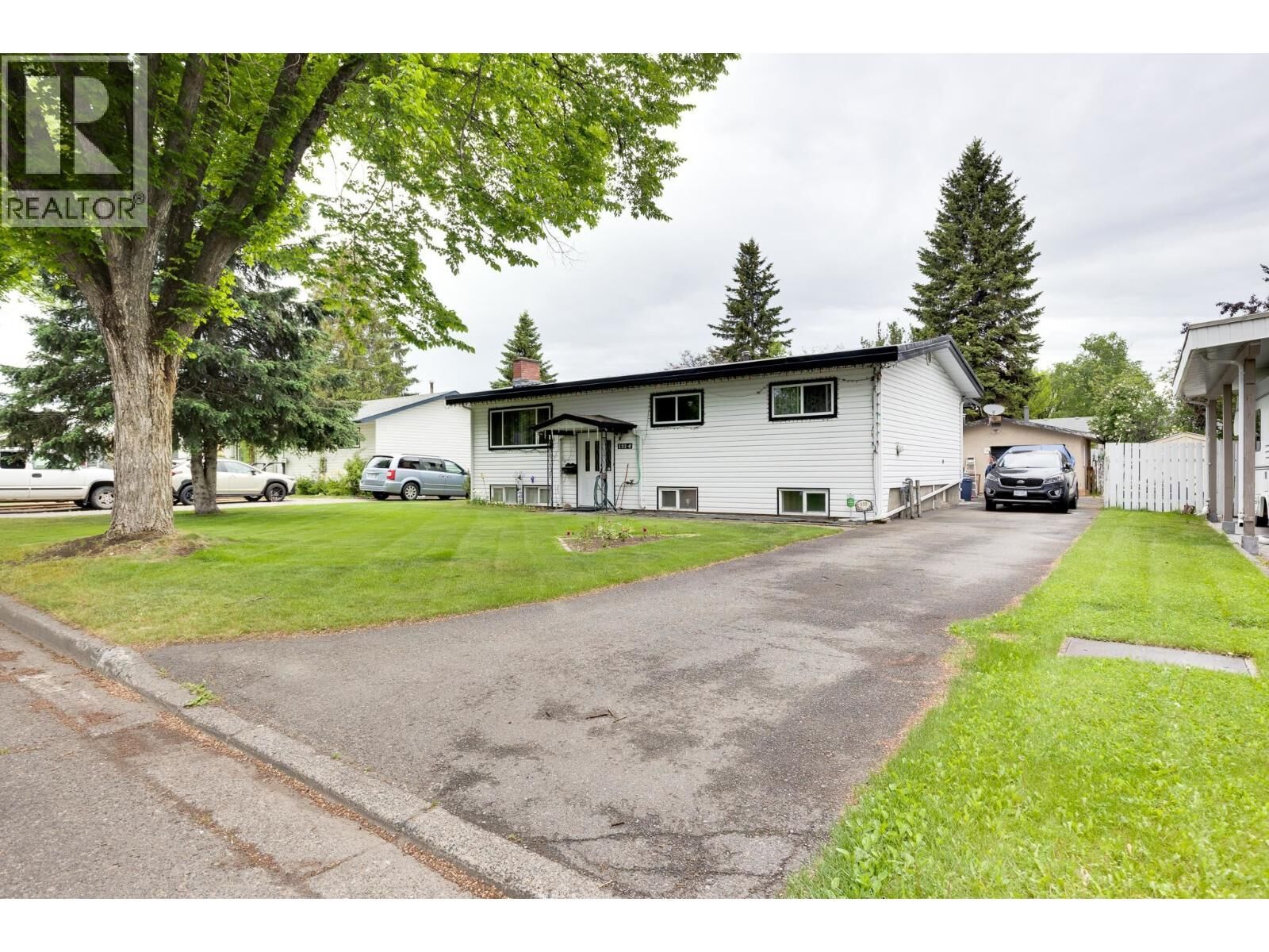 Property Photo:  132 McKenzie Avenue  BC V2L 4N4 