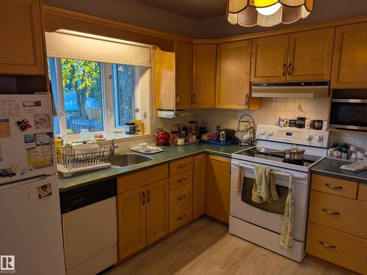 Property Photo: 10965 76 Av NW AB T6G 0J6