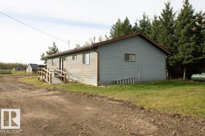 Property Photo:  64311 Rg Rd 270  AB T0G 1H0 