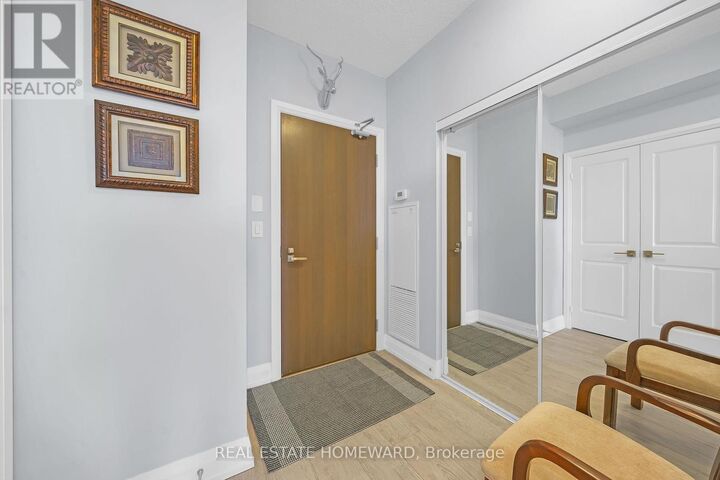 Property Photo:  7161 Yonge Street 1525  ON L3T 0C8 