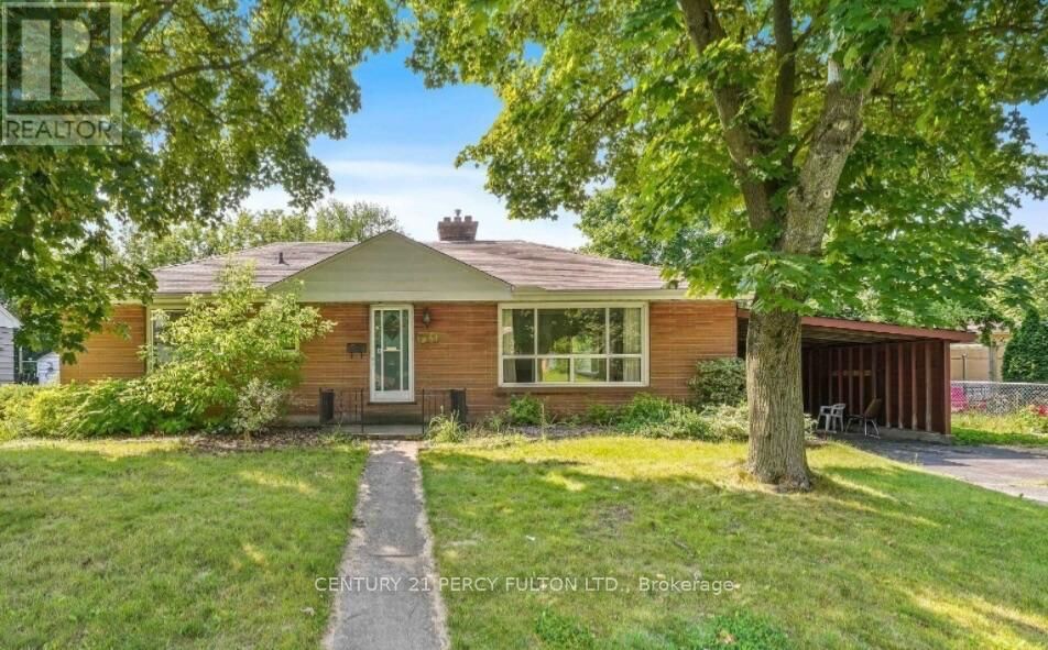 Property Photo: 711 Victoria Street ON N5Y 4C5