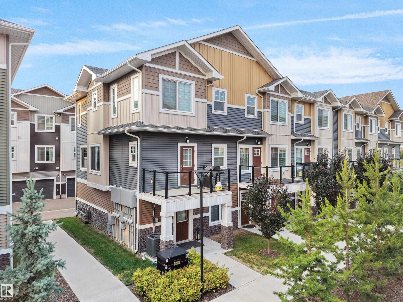 Property Photo: 230 Edgemont Road NW 31 AB T6M 0Y8
