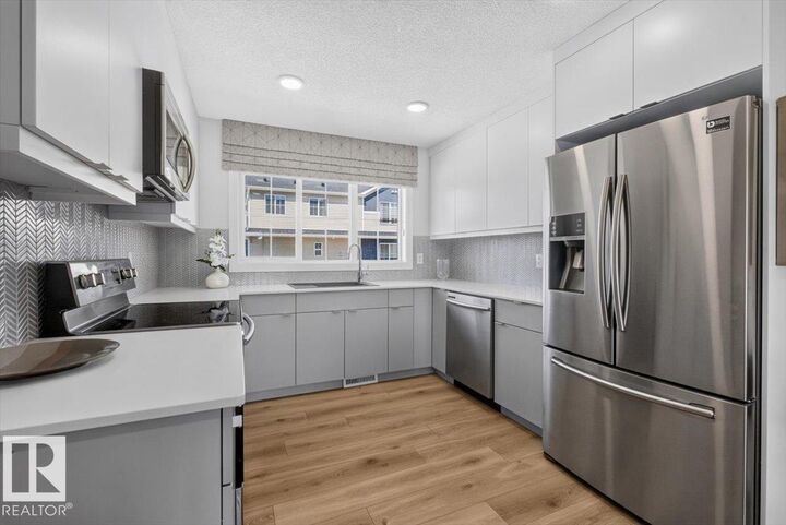 Property Photo:  862 Daniels Way SW  AB T6W 4C8 