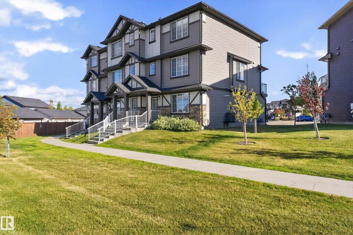Property Photo:  20 Augustine Crescent 72  AB T8H 0Z8 
