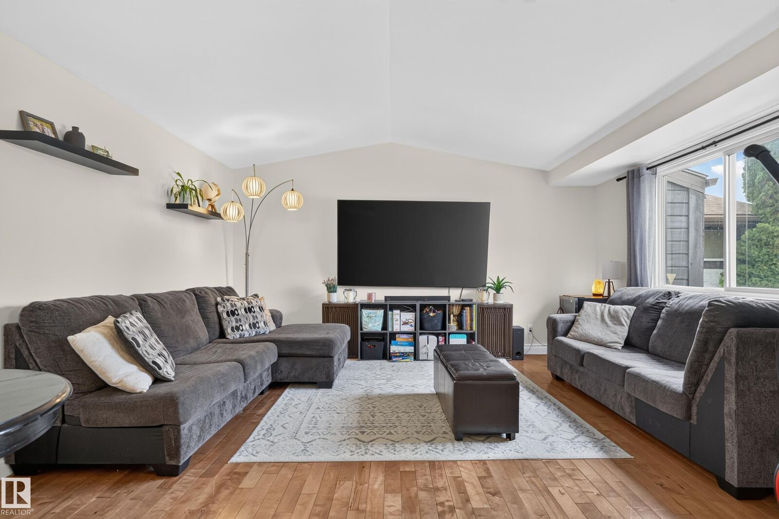 Property Photo:  1594 69 Street NW  AB T6K 3R3 
