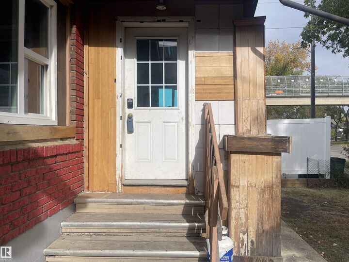 Property Photo:  11444 97 Street NW  AB T5G 1X5 