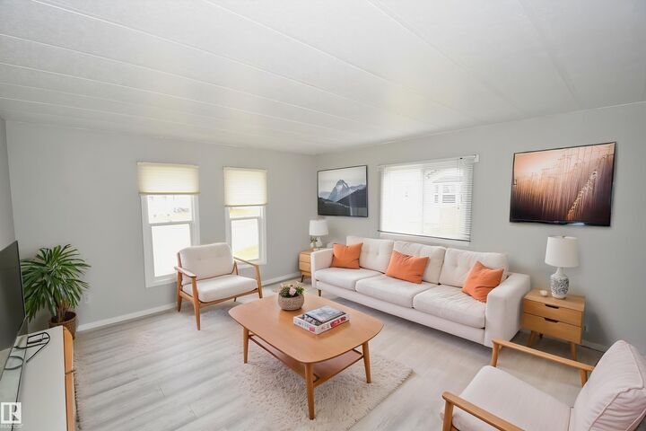 Property Photo:  37 West View Boulevard NW  AB T5S 1T5 