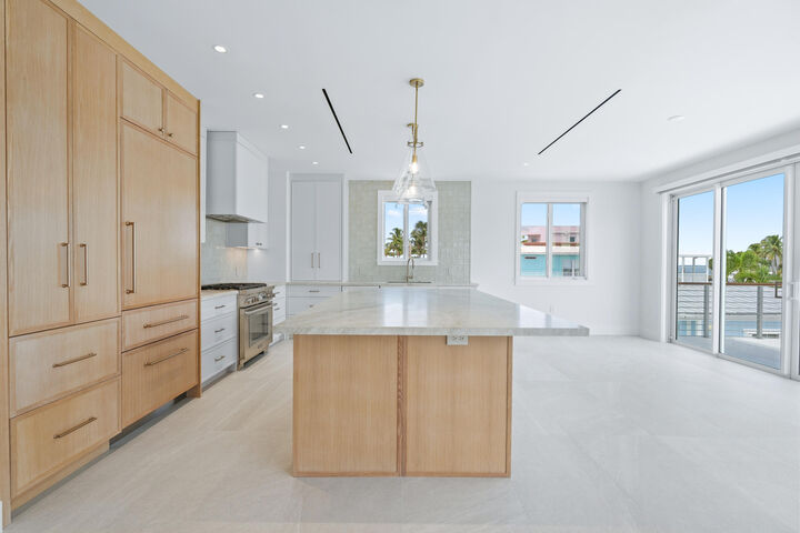 Property Photo:  108 Ellington Court  FL 33070 