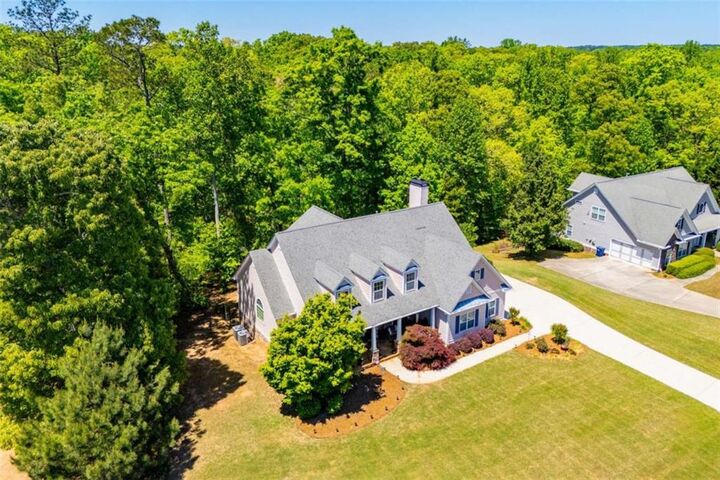 Property Photo: 6170 Hedgestone Way GA 30135