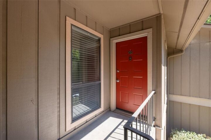 Property Photo:  8740 Roswell Road 6D  GA 30350 