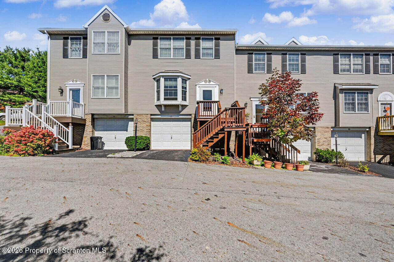 Property Photo:  15 Briarwood Way  PA 18411 