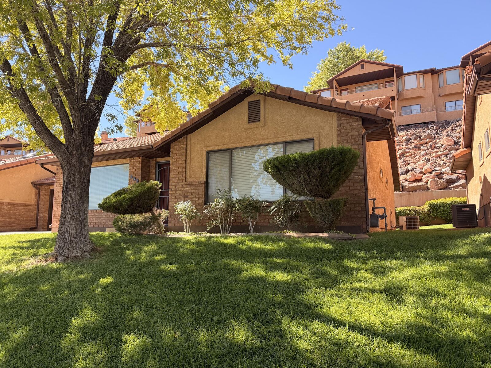 Property Photo: 489 N Ridgeviw Dr UT 84770