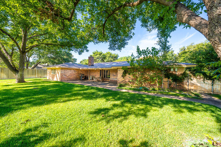 Property Photo: 6603 Oxford Avenue TX 79413