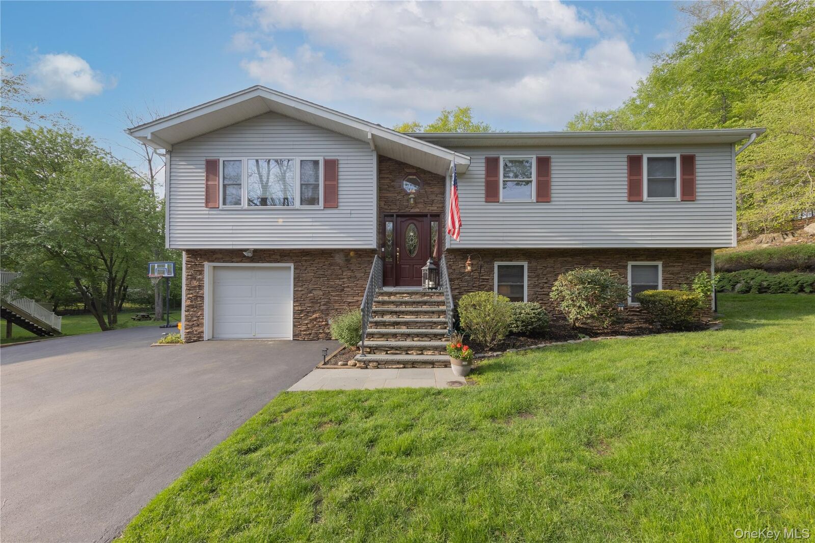Property Photo:  5 Nickolaus Lane  NY 10954 