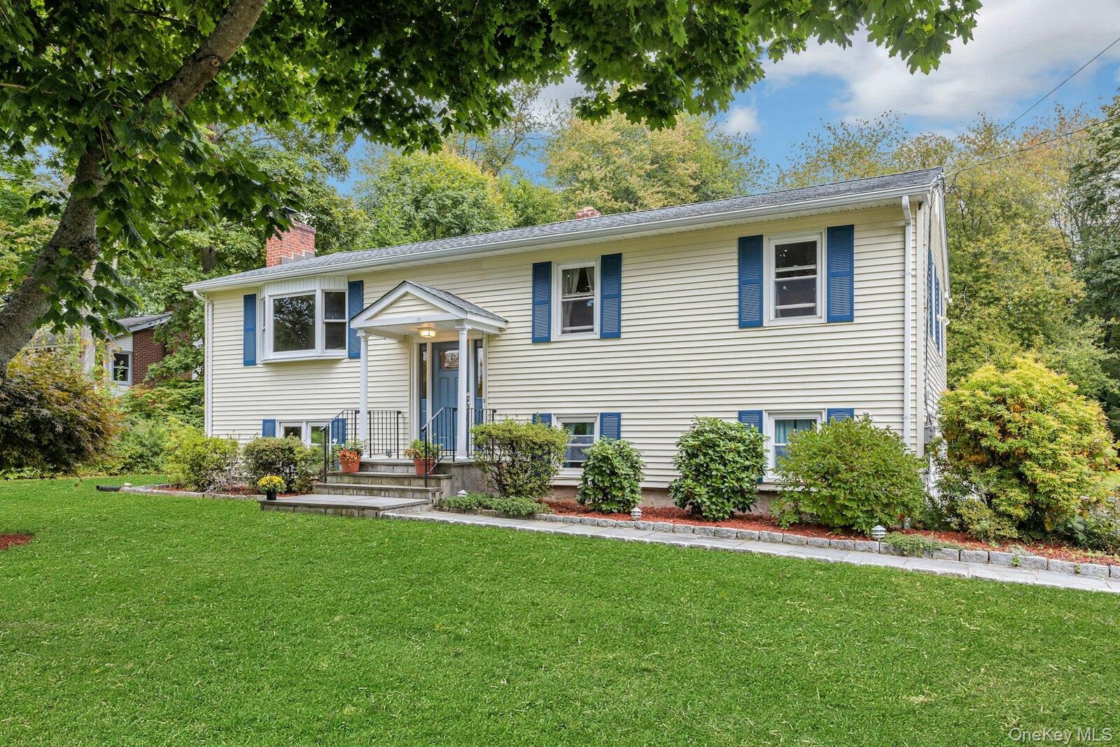 Property Photo:  94 Overlook Drive  NY 10541 