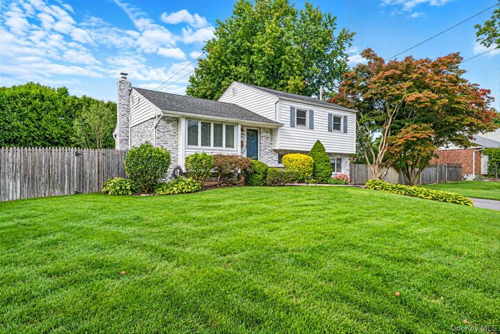 Property Photo: 17 Marlowe Place NY 11740