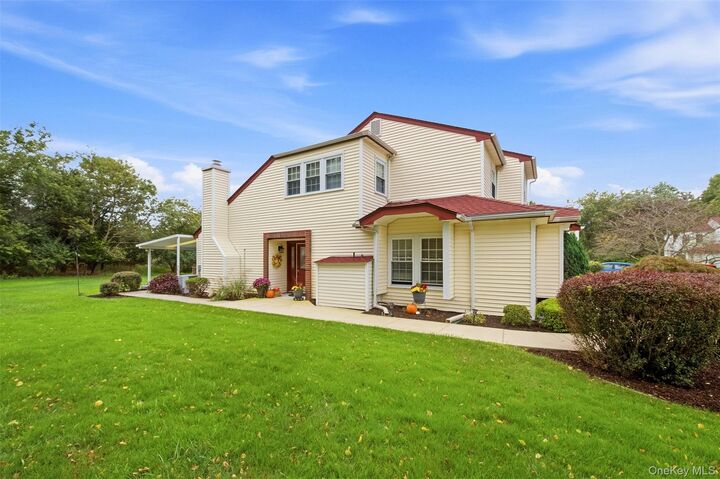 Property Photo:  13 Hancock Court  NY 11727 
