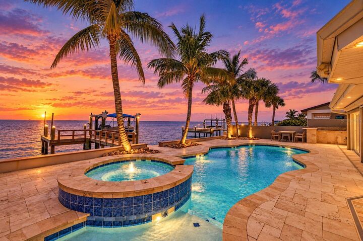 Property Photo: 2480 E Bay Isle Drive SE FL 33705