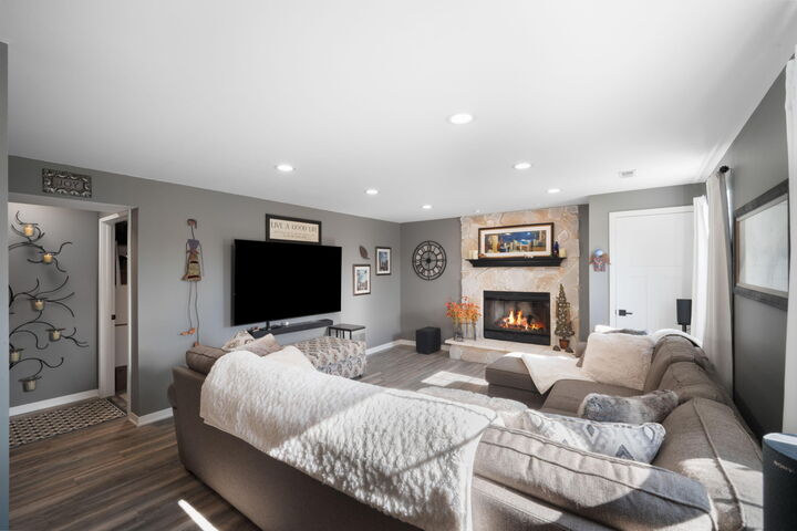 Property Photo:  2308 Linda Ct  WI 53188 