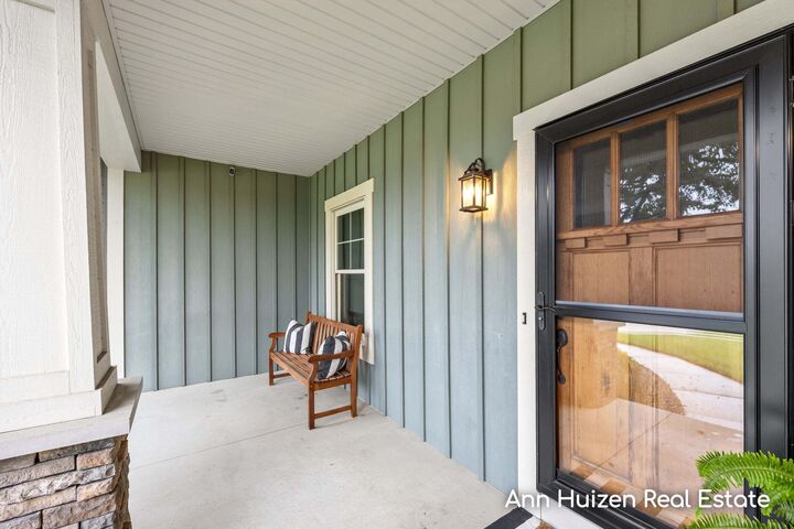 Property Photo:  5330 Stevendale Drive  MI 49426 