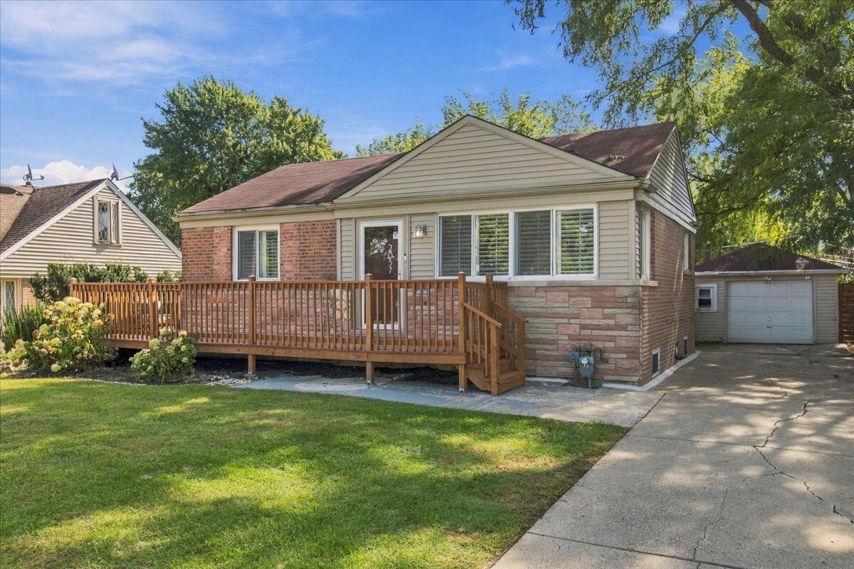 Property Photo: 2037 E Touhy Avenue IL 60018